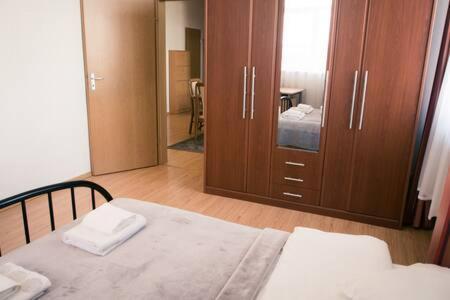 Town Hall 3 Bedroom Apartment วิลนีอุส ภายนอก รูปภาพ