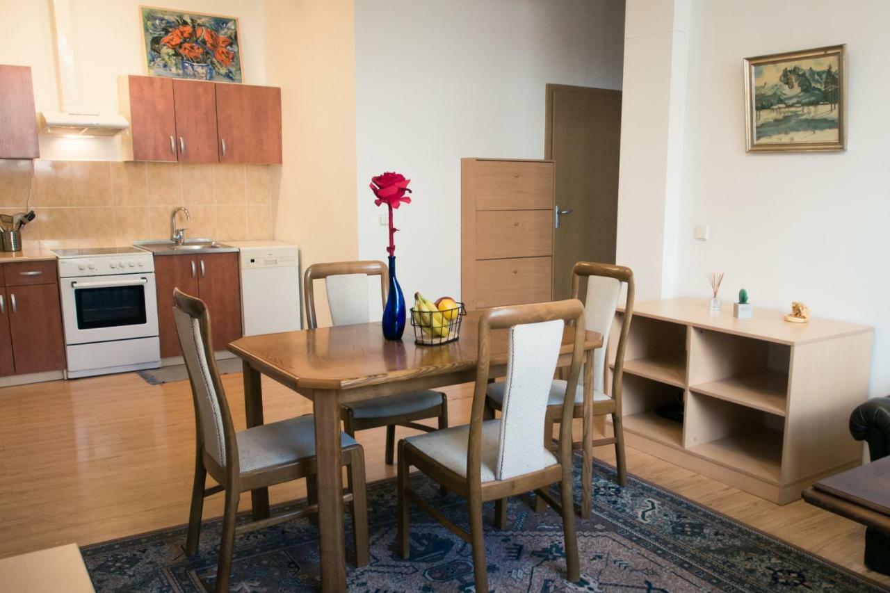 Town Hall 3 Bedroom Apartment วิลนีอุส ภายนอก รูปภาพ